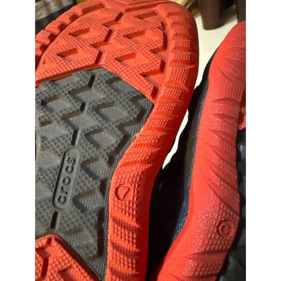 Kids Crocs Navy/Red Closed-Toe Water Shoes With Velcro Strap & Pull Tab - Size 7 - Picture 6 of 7
